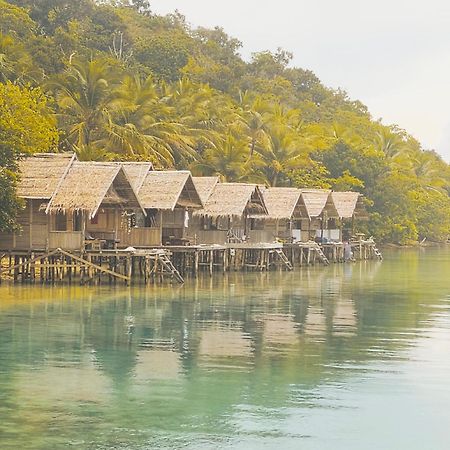 Meos Ambower Homestay Raja Ampat Fam Екстер'єр фото