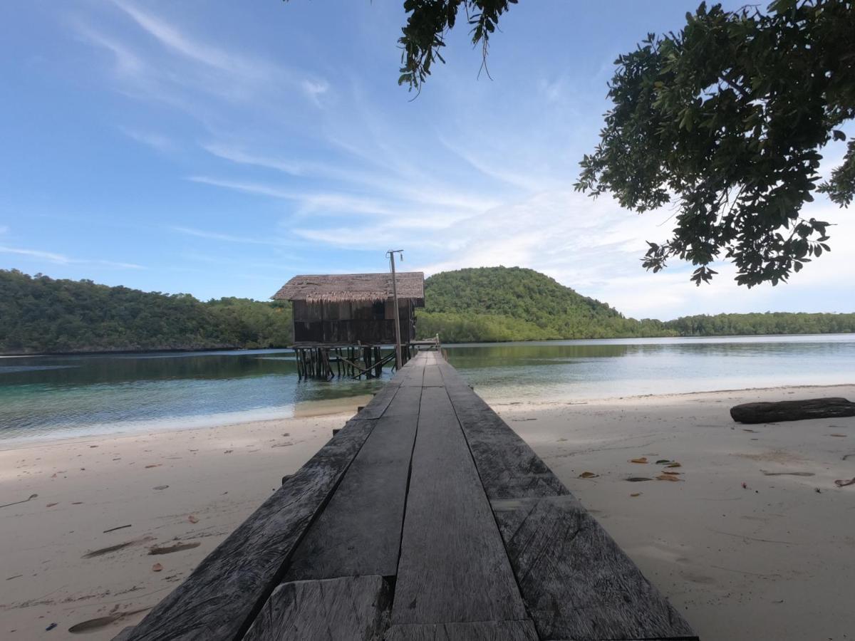 Meos Ambower Homestay Raja Ampat Fam Екстер'єр фото