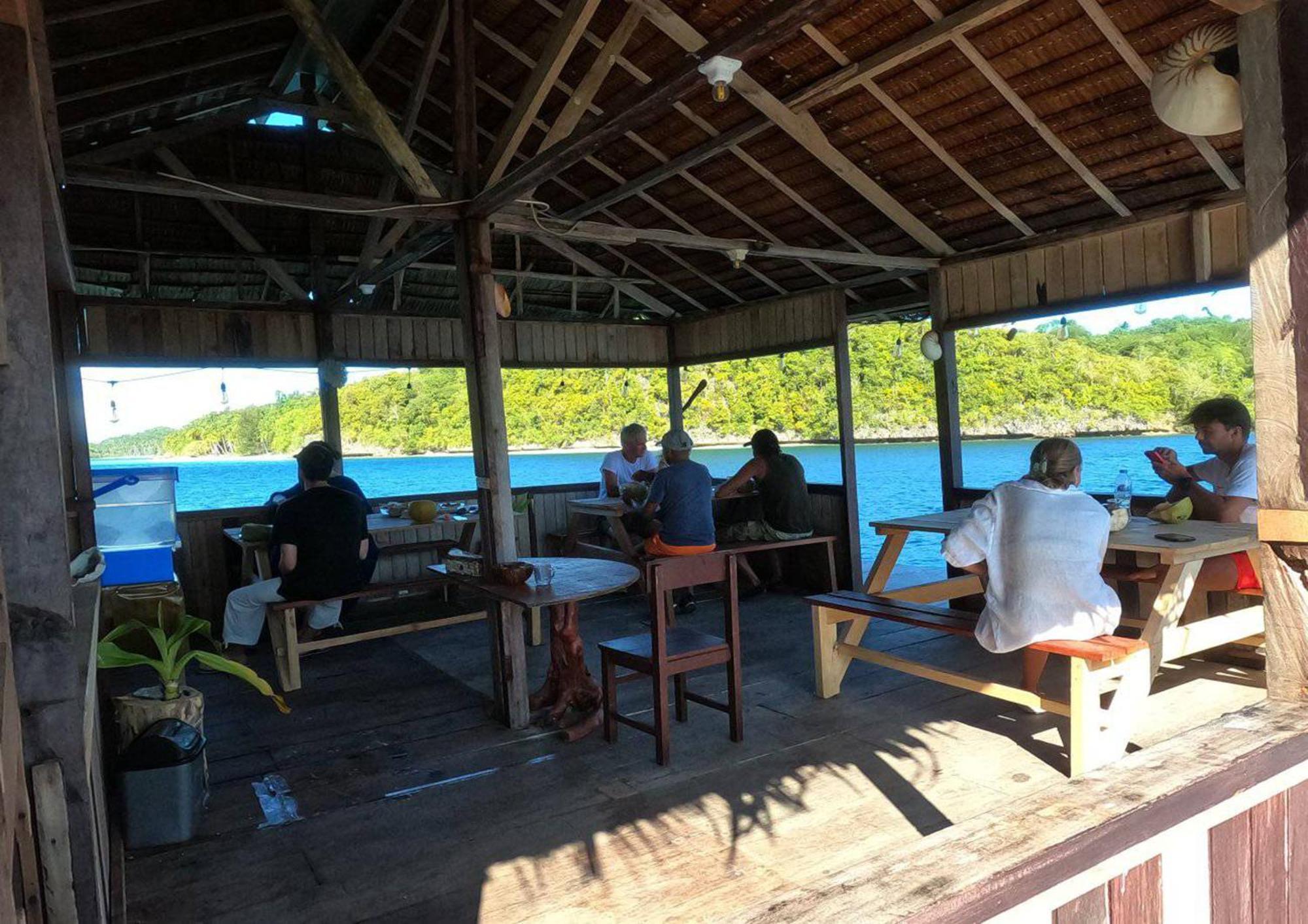 Meos Ambower Homestay Raja Ampat Fam Екстер'єр фото