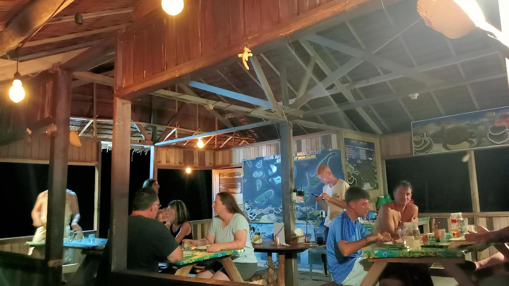 Meos Ambower Homestay Raja Ampat Fam Екстер'єр фото
