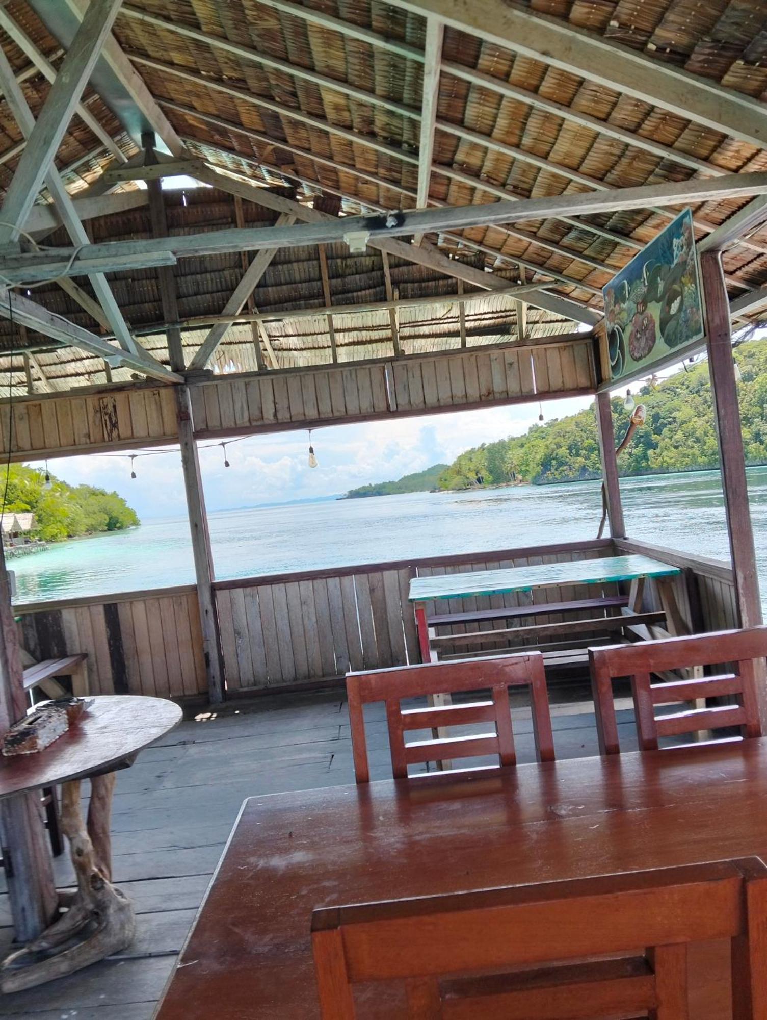 Meos Ambower Homestay Raja Ampat Fam Екстер'єр фото