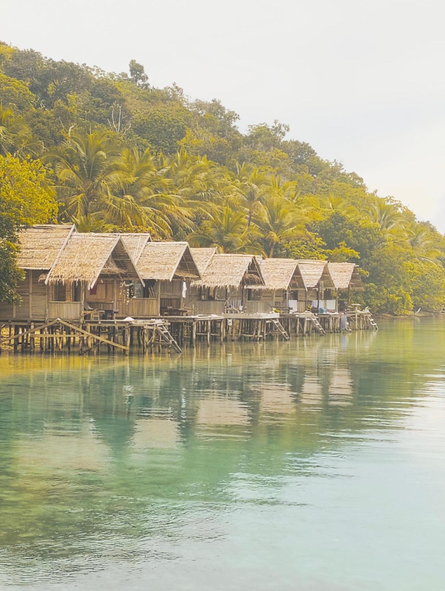 Meos Ambower Homestay Raja Ampat Fam Екстер'єр фото
