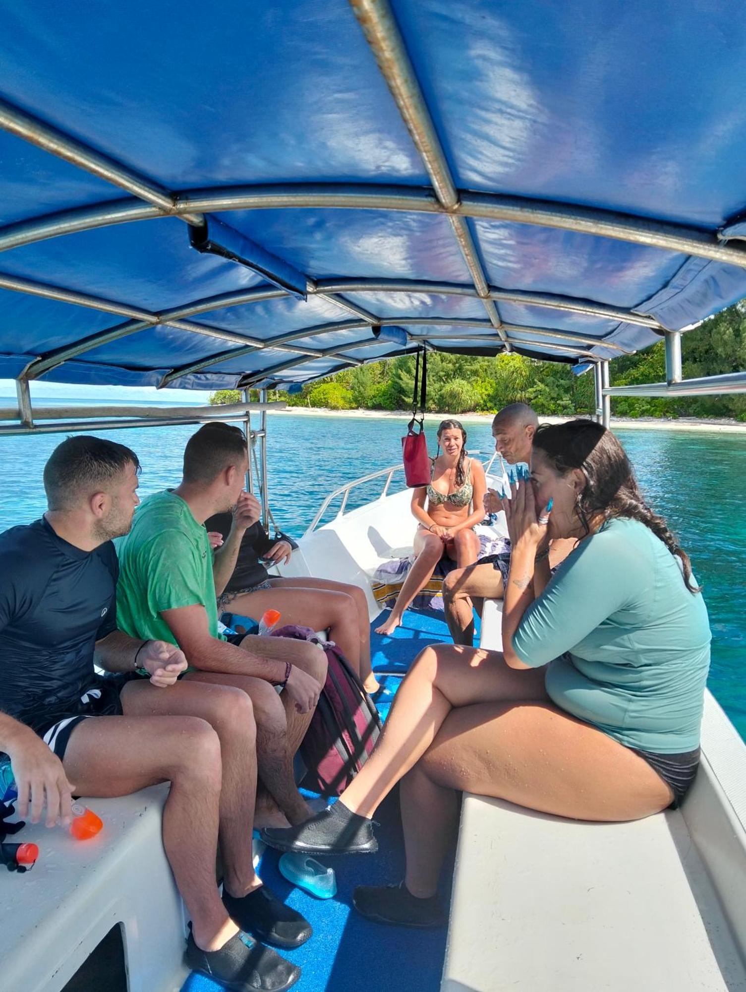 Meos Ambower Homestay Raja Ampat Fam Екстер'єр фото