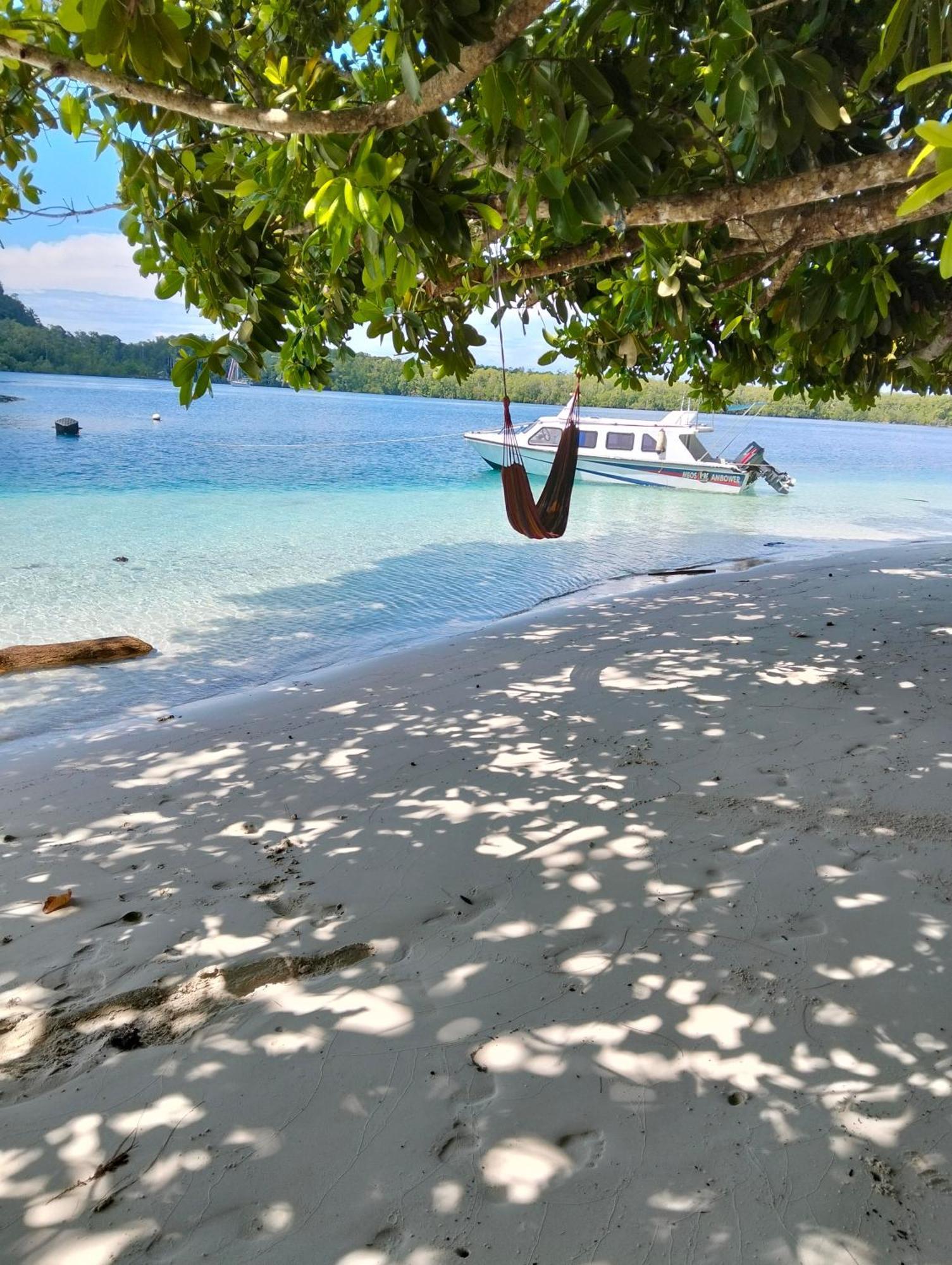 Meos Ambower Homestay Raja Ampat Fam Екстер'єр фото