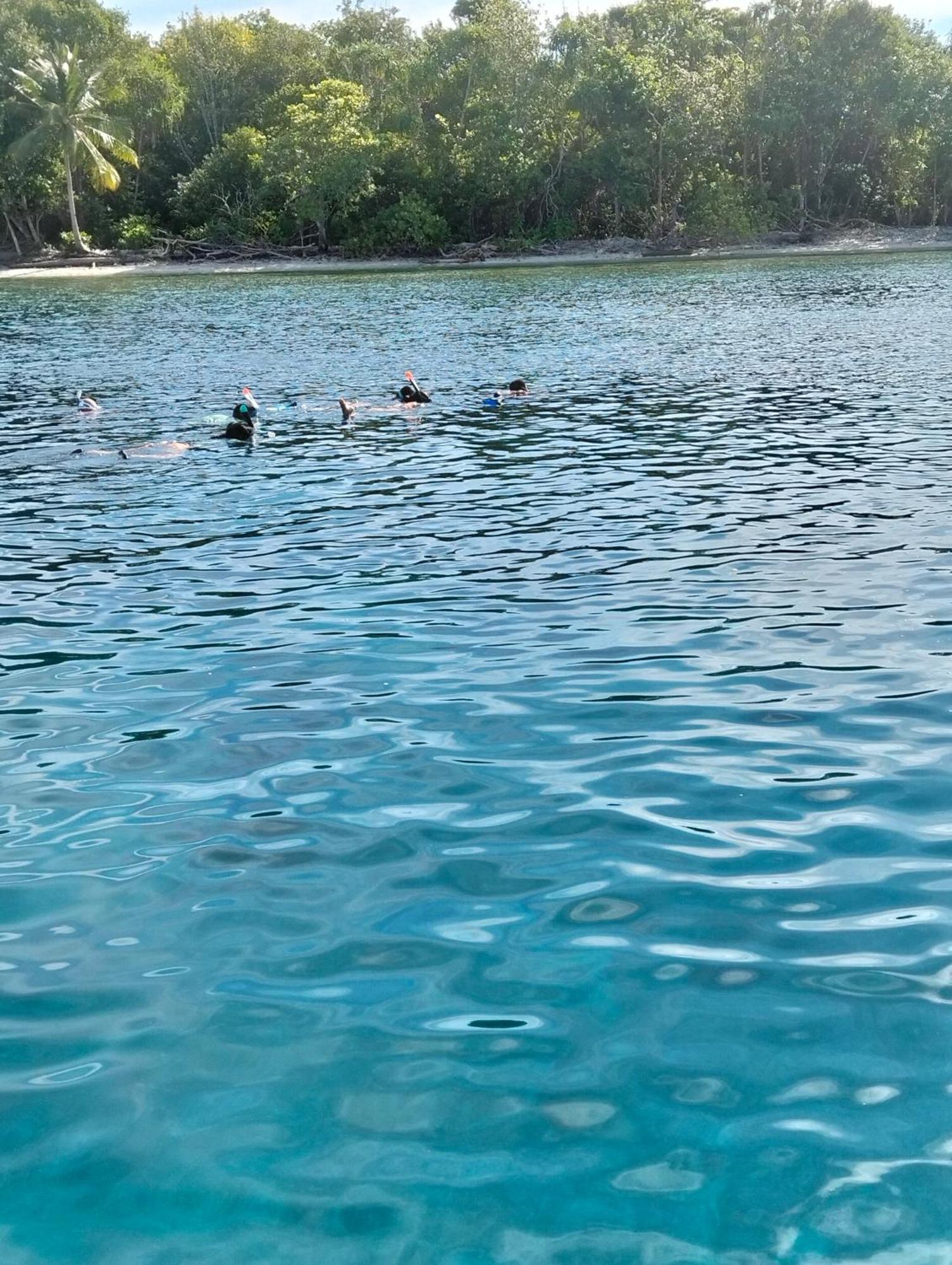 Meos Ambower Homestay Raja Ampat Fam Екстер'єр фото